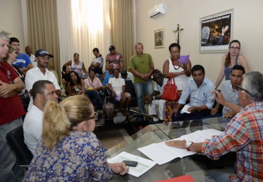 Prefeito recebe moradores de Santa Terezinha
