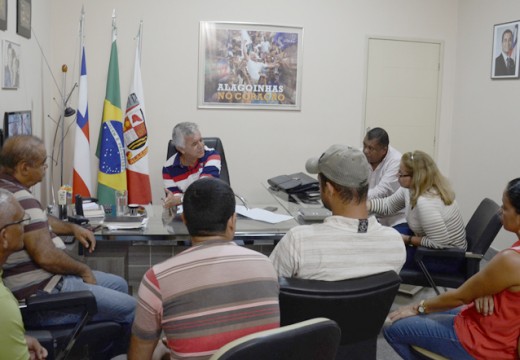 Prefeito se reúne com moradores do Jardim Petrolar