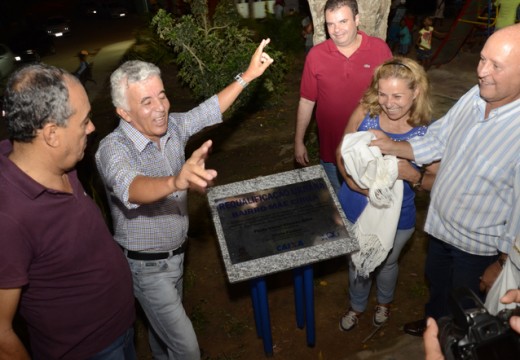 Prefeitura entrega ruas urbanizadas na Mãe Cirila e garante unidade de saúde