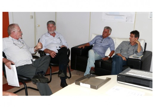 Prefeito cobra ao DERBA obras do Riacho da Guia