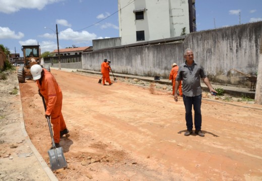 Rua da Hemovida recebe obras de pavimentação