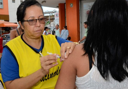 Enfermeiros e técnicos participam de treinamento em imunização