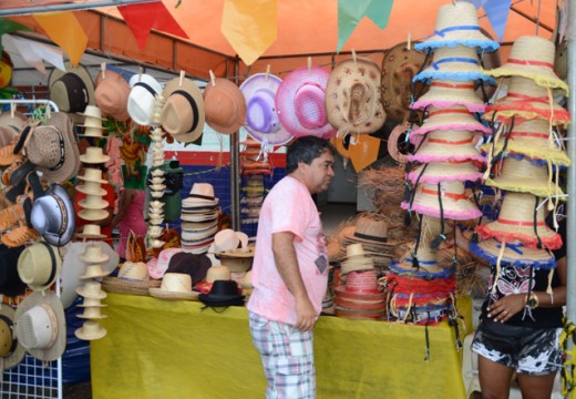 Feira de Arte e Cultura é montada no Centro