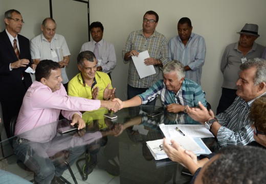 Prefeitura firma termo de compromisso com Atlético de Alagoinhas