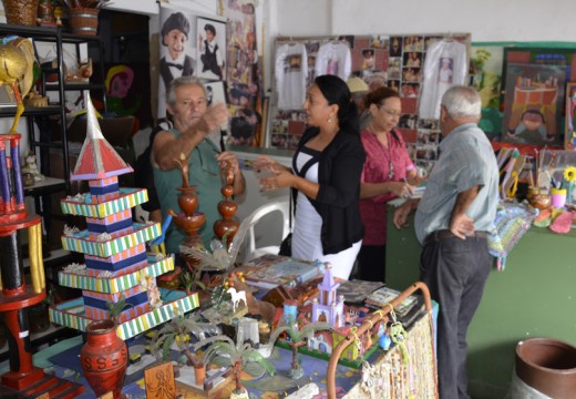Artesãos recebem visita de técnicos do Instituo MAUÁ