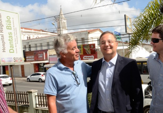 Prefeito realiza visita técnica com secretário estadual de Saúde em Hospital