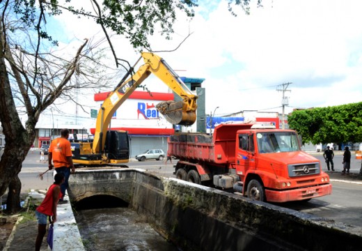 Alagoinhas é Limpeza atua em rios e canais no domingo, 05