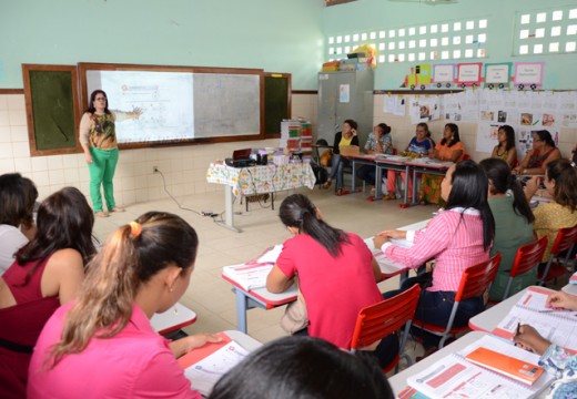 Professores da rede municipal recebem formação