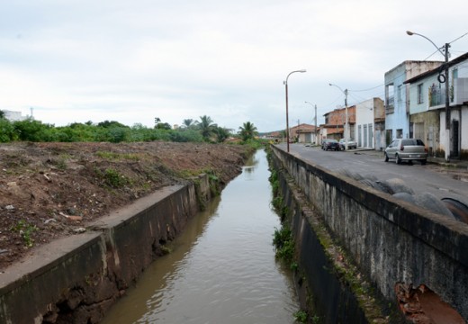 Prefeitura intensifica limpeza de rios, canais e lagoas