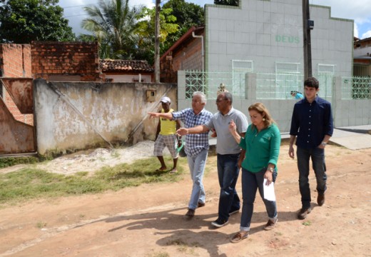 Prefeito e secretária visitam obras na cidade