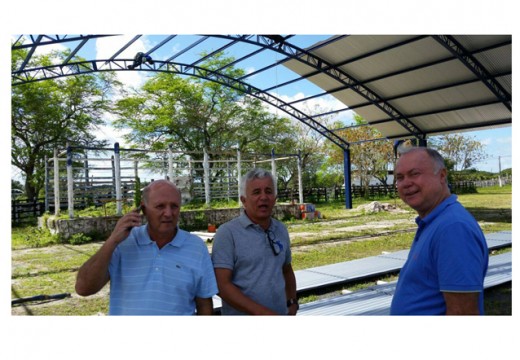 Prefeito visita obras no Parque de Exposição e no campo da Rua do Catu