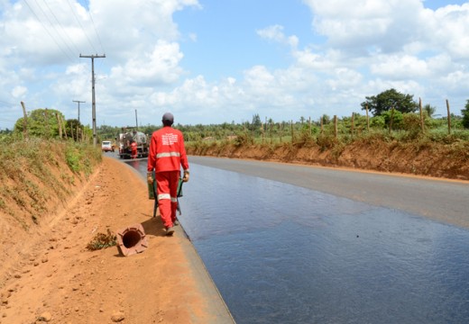 Estrada entre Riacho da Guia e Conceição começa a receber asfalto