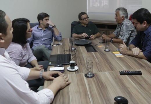 Prefeito define últimos detalhes para instalação de empresa que vai gerar 2 mil empregos