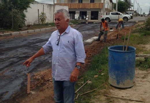 Prefeito visita obras no Jardim Petrolar