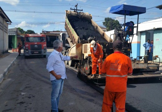 Prefeito visita obras no Jardim Petrolar