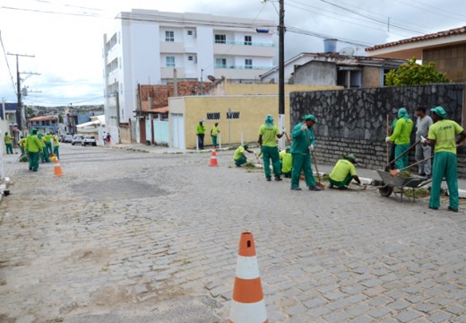 Prefeitura realiza Mutirão de Limpeza em diversas localidades