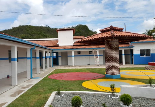 Comunidade de Rio Branco recebe nova unidade escolar