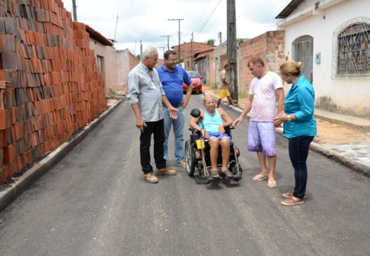 Prefeitura pavimenta Rua Carlos Xavier