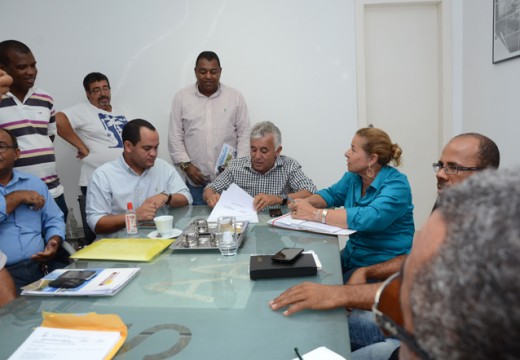 Prefeito assina Ordem de Serviço para o Silva Jardim