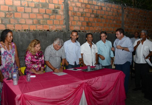 Prefeito assina Ordem de serviço para Rua São Félix