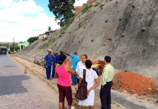 Construção de passarela segue cronograma no Alto do Corte
