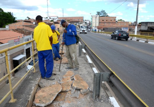 Prefeitura realiza manutenção no Viaduto do Catu