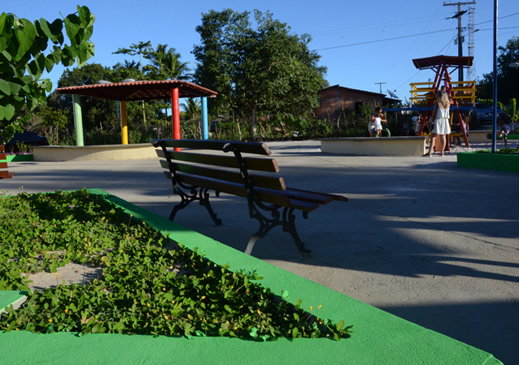 Comunidade do Rio Branco comemora nova praça