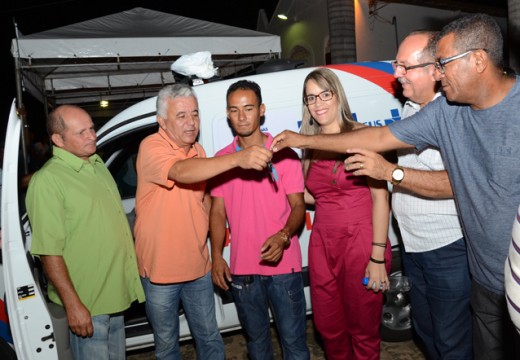 Povoado dos Borges recebe nova ambulância