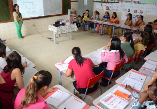 Educadores recebem formação para escola em tempo integral