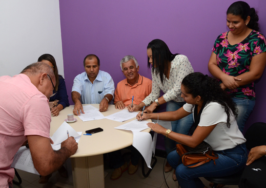 Servidores tomam posse na manhã desta sexta-feira, 13