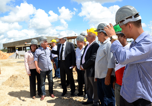 Prefeito e secretários acompanham comitiva da Fecomércio-BA em visita as obras do SESC
