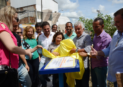 Prefeitura homenageia ex-vereador em inauguração de praça