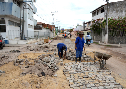 Prefeito visita obras do Silva Jardim