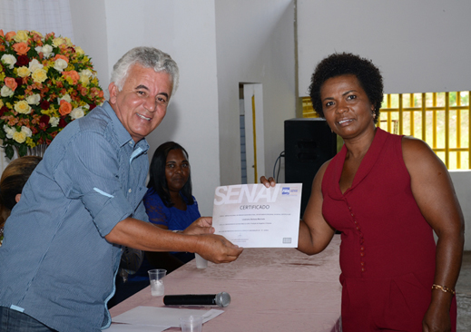 Alunos do projeto Alagoinhas Sustentável recebem certificação por qualificação profissional