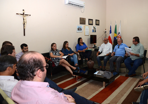 Prefeito Paulo Cezar apresenta comissão de transição entre governos