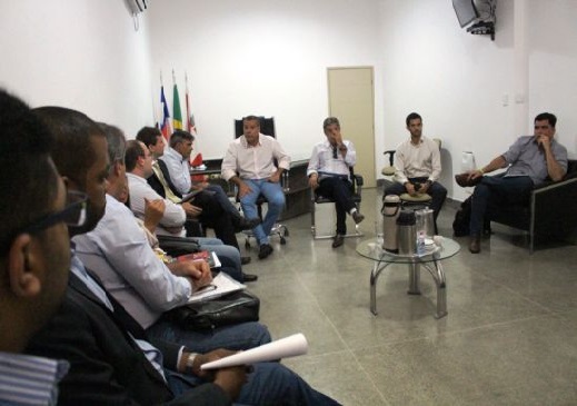 Joaquim Neto exonera comissionados do governo anterior e empossa secretários