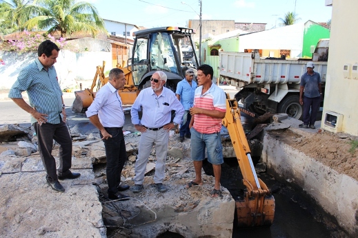 Prefeitura inicia Operação Chuva na rua Silva Jardim