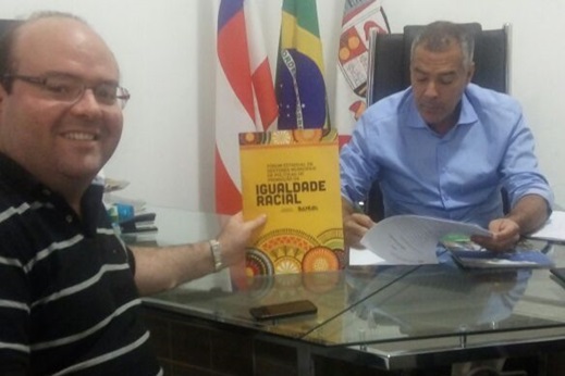 Prefeito assina termo de adesão ao Fórum Estadual de Promoção da Igualdade Racial