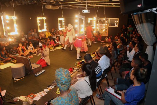 Festival de Teatro de Alagoinhas estréia na Praça do Céu com sala lotada