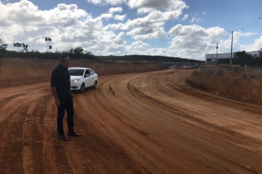 Prefeito visita obras de construção do acesso à PKG Brasil