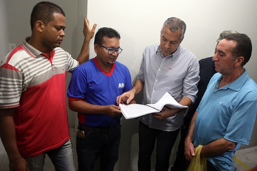 Prefeito atende Associação de Feirantes e demandas da população após entrevista de rádio