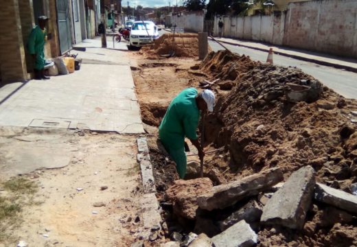 Prefeitura leva operações de tapa buraco e drenagem para sete localidades de Alagoinhas