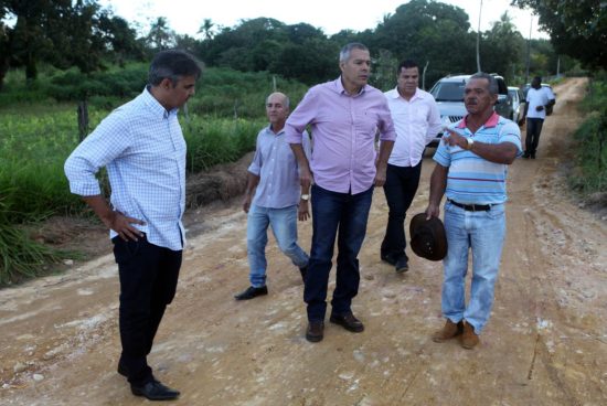 Prefeito Joaquim Neto visita recuperação da estrada que está beneficiando mais de 300 famílias no Estevão