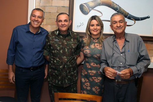 Confraria Pórtico de Ouro homenageia Comandante General do Exército