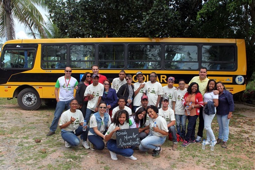 Alunos com necessidades especiais da rede municipal fazem trilha ecológica em fábrica da Itaipava
