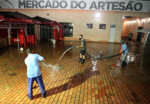 SECET realiza mutirão de limpeza no Mercado Artesão de Alagoinhas