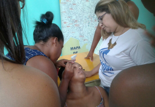 SEDEA capacita 25 pessoas em design de sobrancelha e auto maquiagem, em Nova Brasília