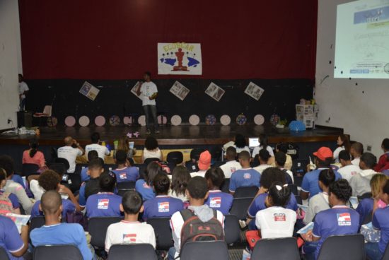 Prefeitura lança revista produzida por alunos da rede municipal em parceria com o Ministério Público