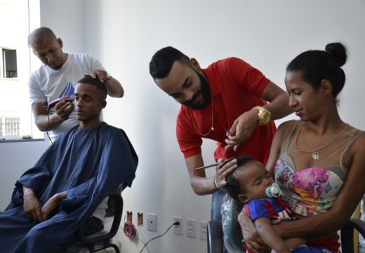 Alunos da oficina de barbeiro do SEDEA atendem à população de Alagoinhas gratuitamente
