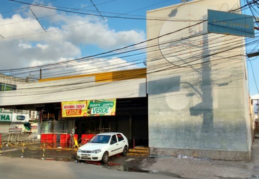 Prefeitura realiza remoção de publicidade irregular no Centro de Alagoinhas